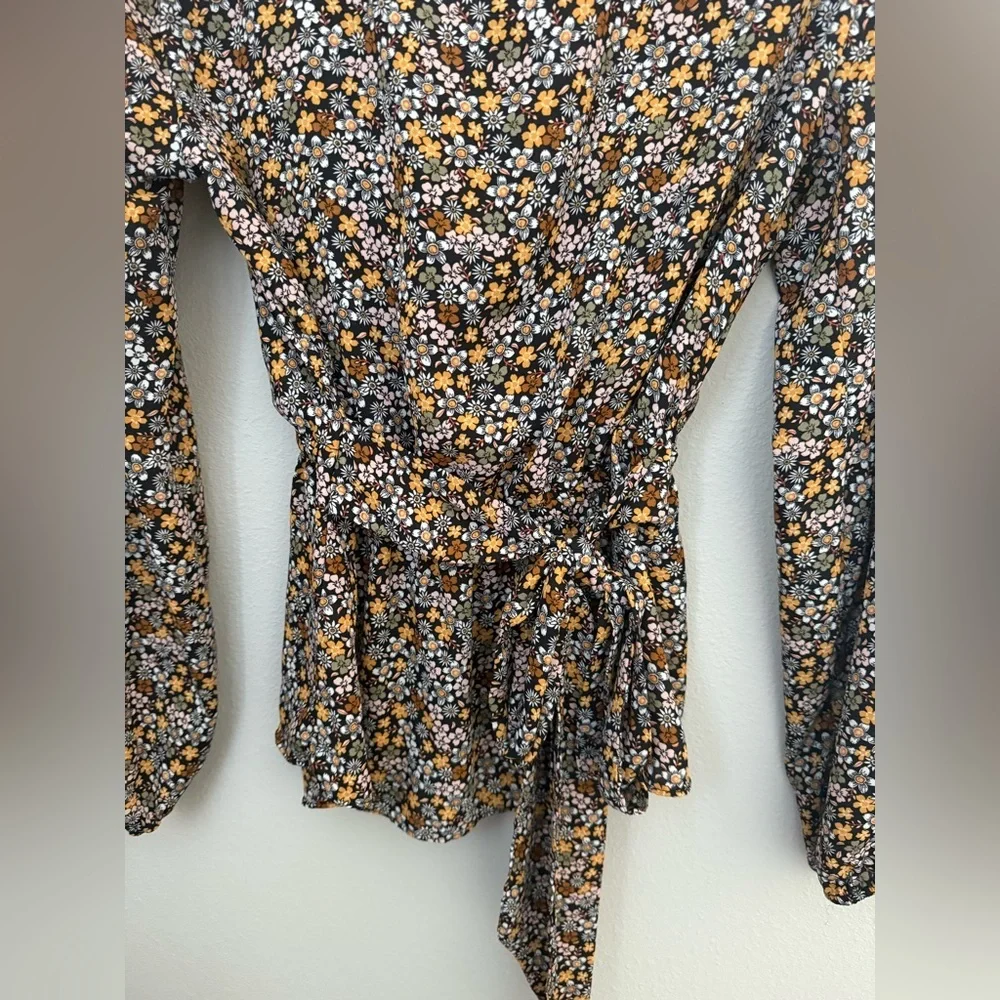 Max Studio Ruffled Peplum Floral Wrap Blouse with Scalloped Collar Medium - Picture 6 of 7